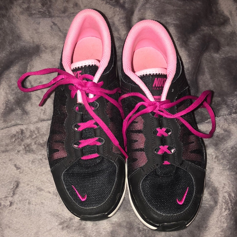 Nike tennis shoes